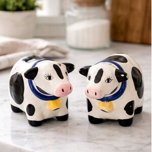 “Vintage Cow Salt & Pepper Shakers – Ceramic Farmhouse Kitchen Decor”